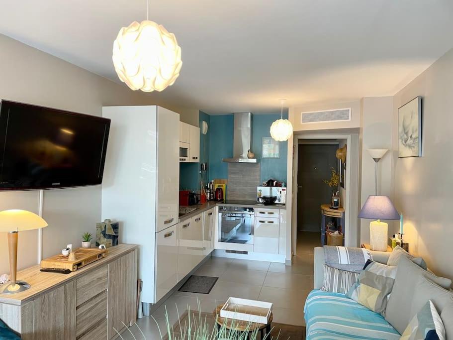 21 - Tres Agreable Rdc Avec Terrasse Et Parking Apartment Bandol Exterior photo