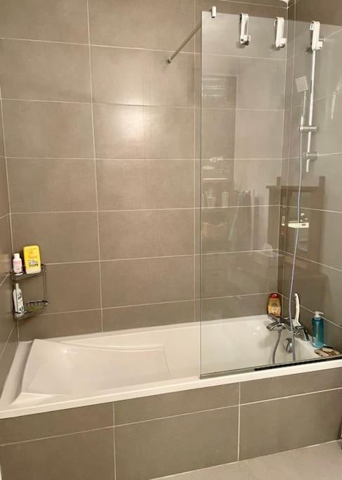 21 - Tres Agreable Rdc Avec Terrasse Et Parking Apartment Bandol Exterior photo